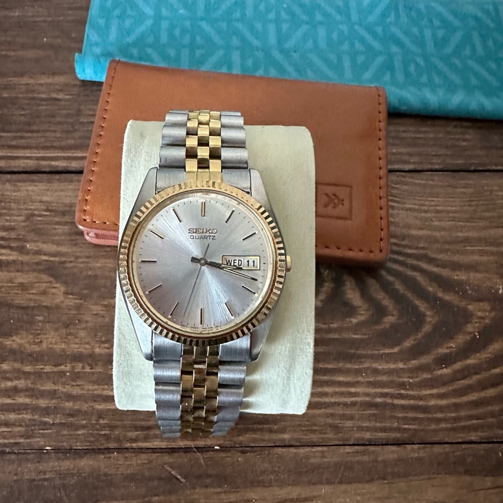 Seiko Vintage 7N43-8111 Pearl White
"Day Date"